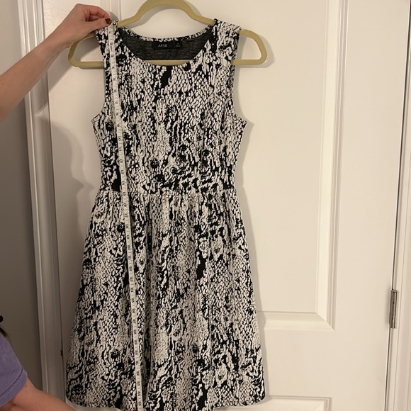 Black and white dress - Picture 3 of 3